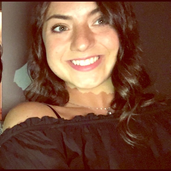 Meet your Posher, Hailey - Picture 1 of 1